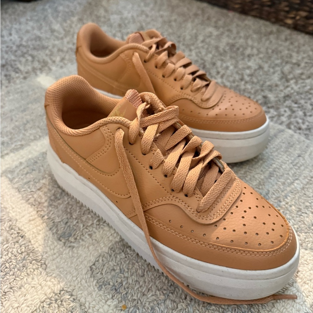 Women’s clay colored Nike platformSneakers